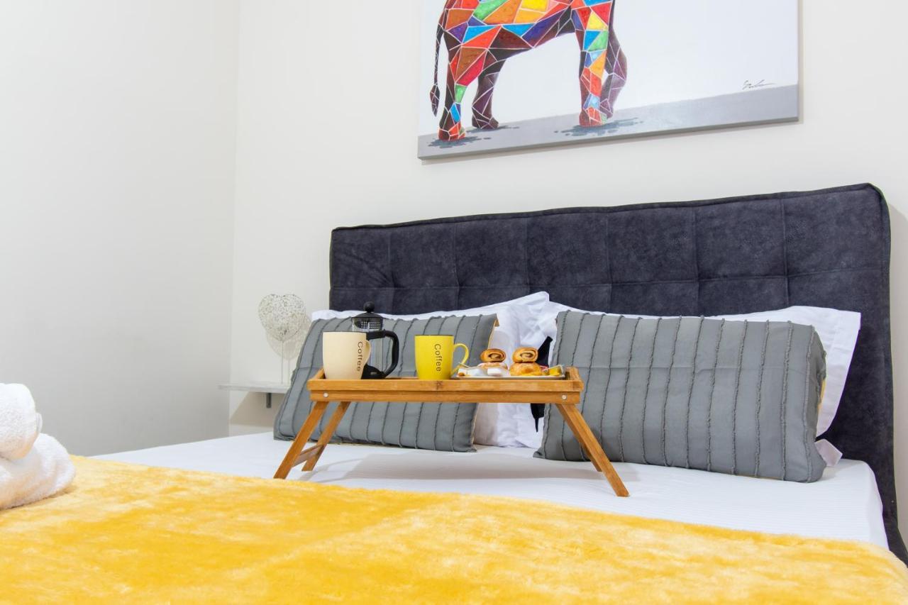 Apartment Yelayellow House Near To Airport, Rafina Port And Metropolitan Expo *